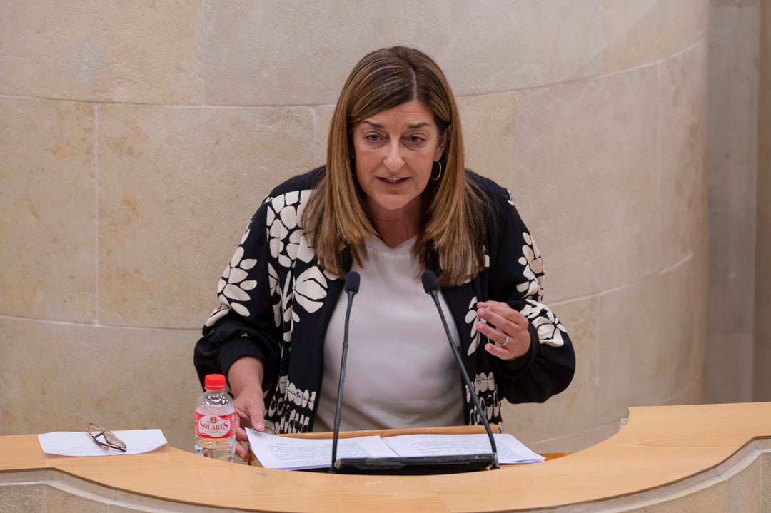María José Sáenz de Buruaga a Vox: "Es muy pronto para empezar a llevar la contraria a los cántabros" María José Sáenz de Buruaga a Vox: "Es muy pronto para empezar a llevar la contraria a los cántabros"