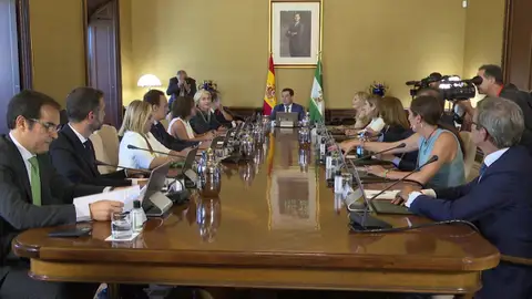La Junta de Andalucía se reúne este martes para tramitar un recurso de inconstitucionalidad contra la Ley de Vivienda La Junta de Andalucía se reúne este martes para tramitar un recurso de inconstitucionalidad contra la Ley de Vivienda
