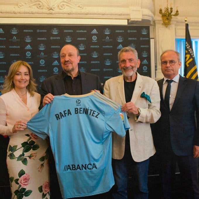 Le hablan a Benítez de sus éxitos en Premier y él se acuerda del Valencia Le hablan a Benítez de sus éxitos en Premier y él se acuerda del Valencia