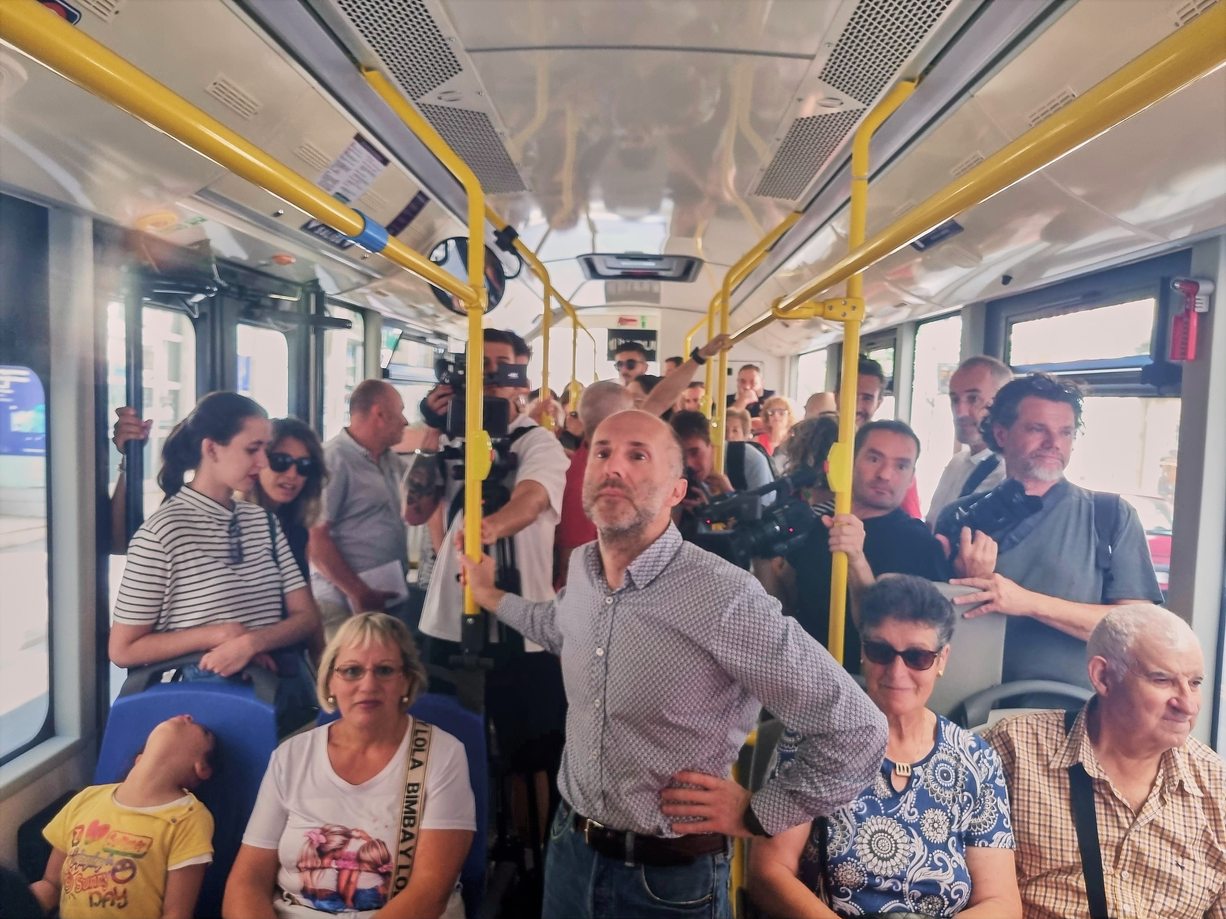 O Concello inicia a renovación do servizo de autobuses con 15 novos vehículos térmicos O Concello inicia a renovación do servizo de autobuses con 15 novos vehículos térmicos