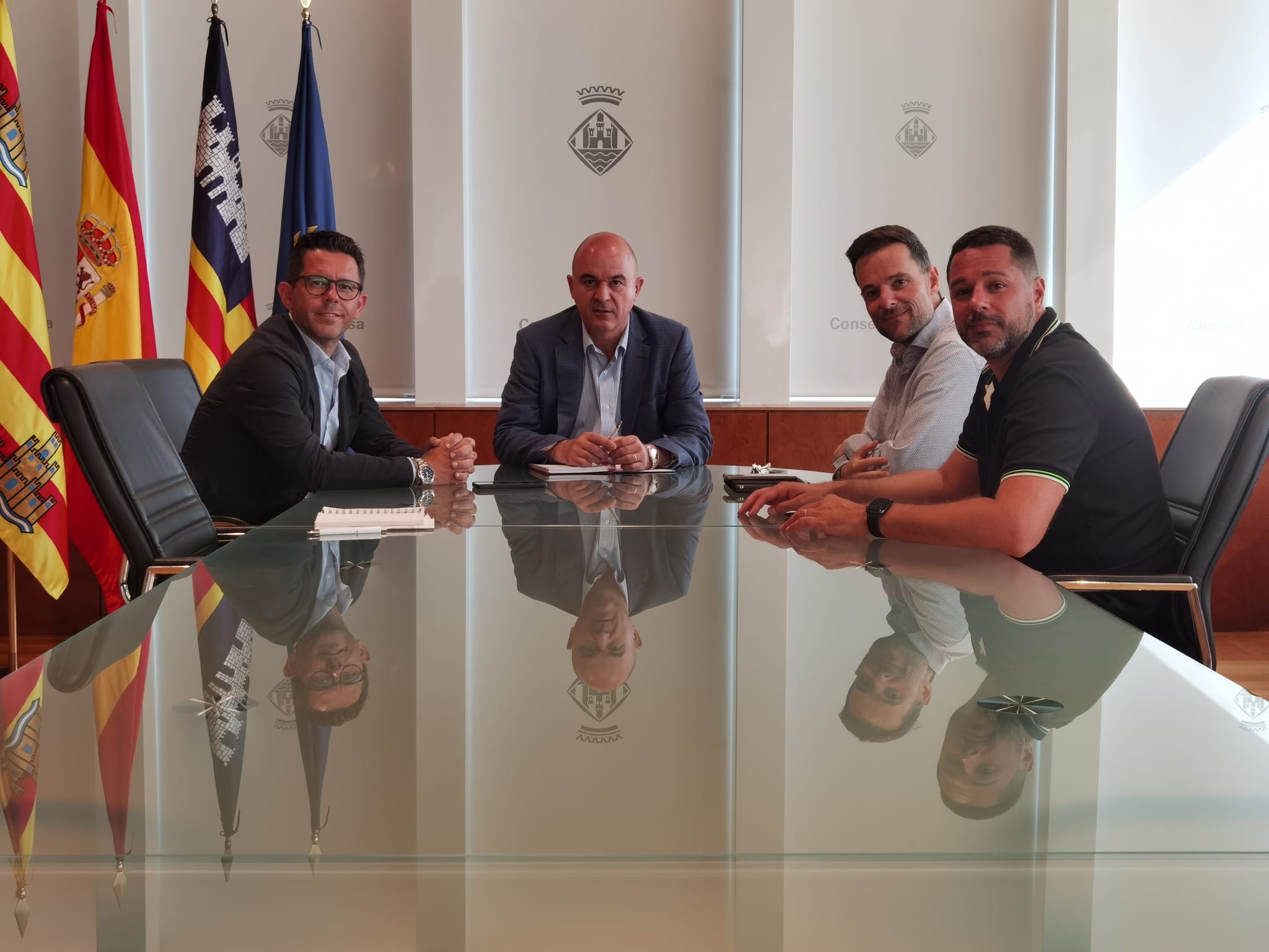 El presidente del Consell d'Eivissa Vicent Marí y el alcalde de Eivissa, Rafa Triguero acuerdan impulsar el inicio de la reconversión del EI-10 El presidente del Consell d'Eivissa Vicent Marí y el alcalde de Eivissa, Rafa Triguero acuerdan impulsar el inicio de la reconversión del EI-10