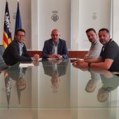 El presidente del Consell d'Eivissa Vicent Marí y el alcalde de Eivissa, Rafa Triguero acuerdan impulsar el inicio de la reconversión del EI-10