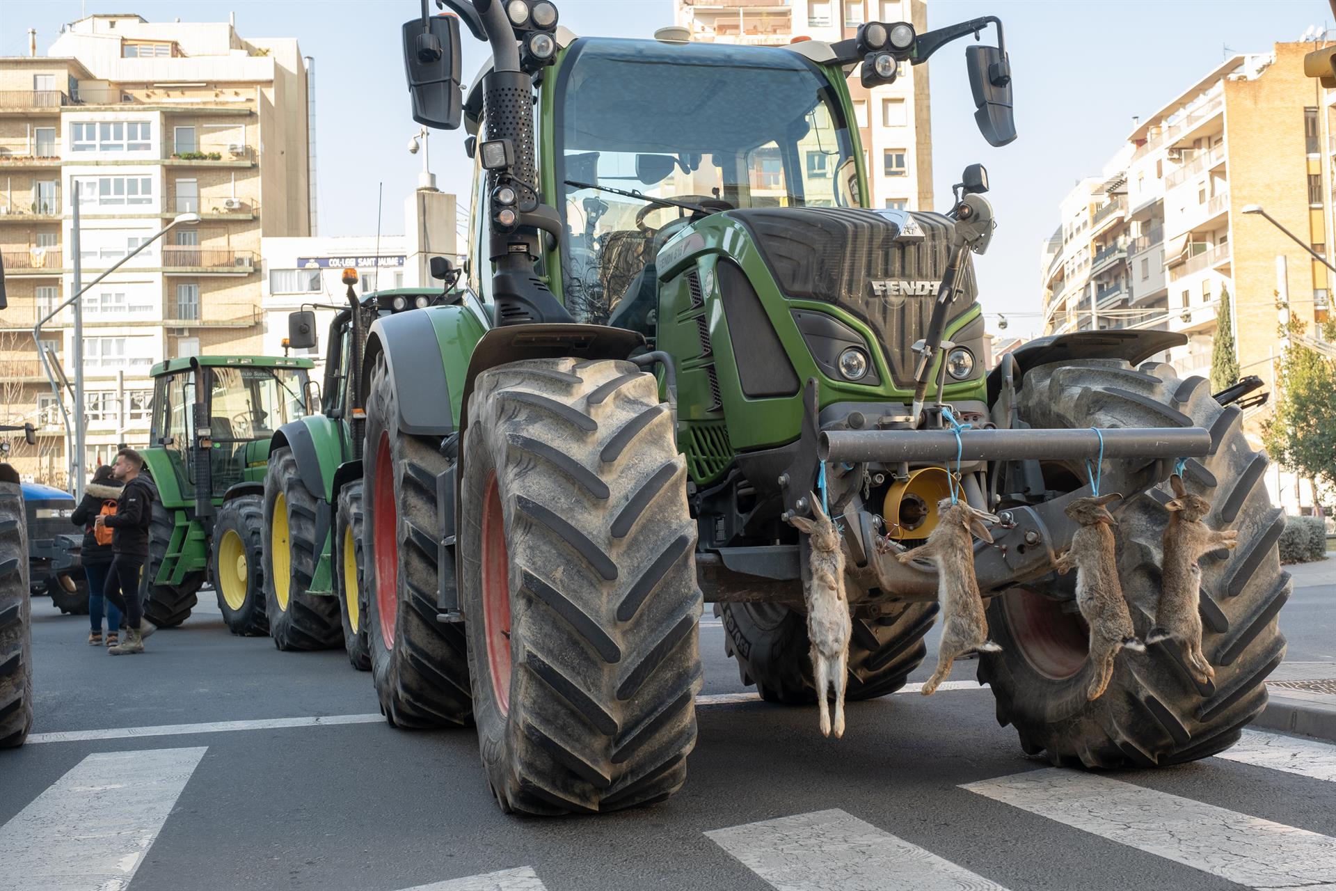 Los tractores del campo granadino se unen a la huelga europea Los tractores del campo granadino se unen a la huelga europea