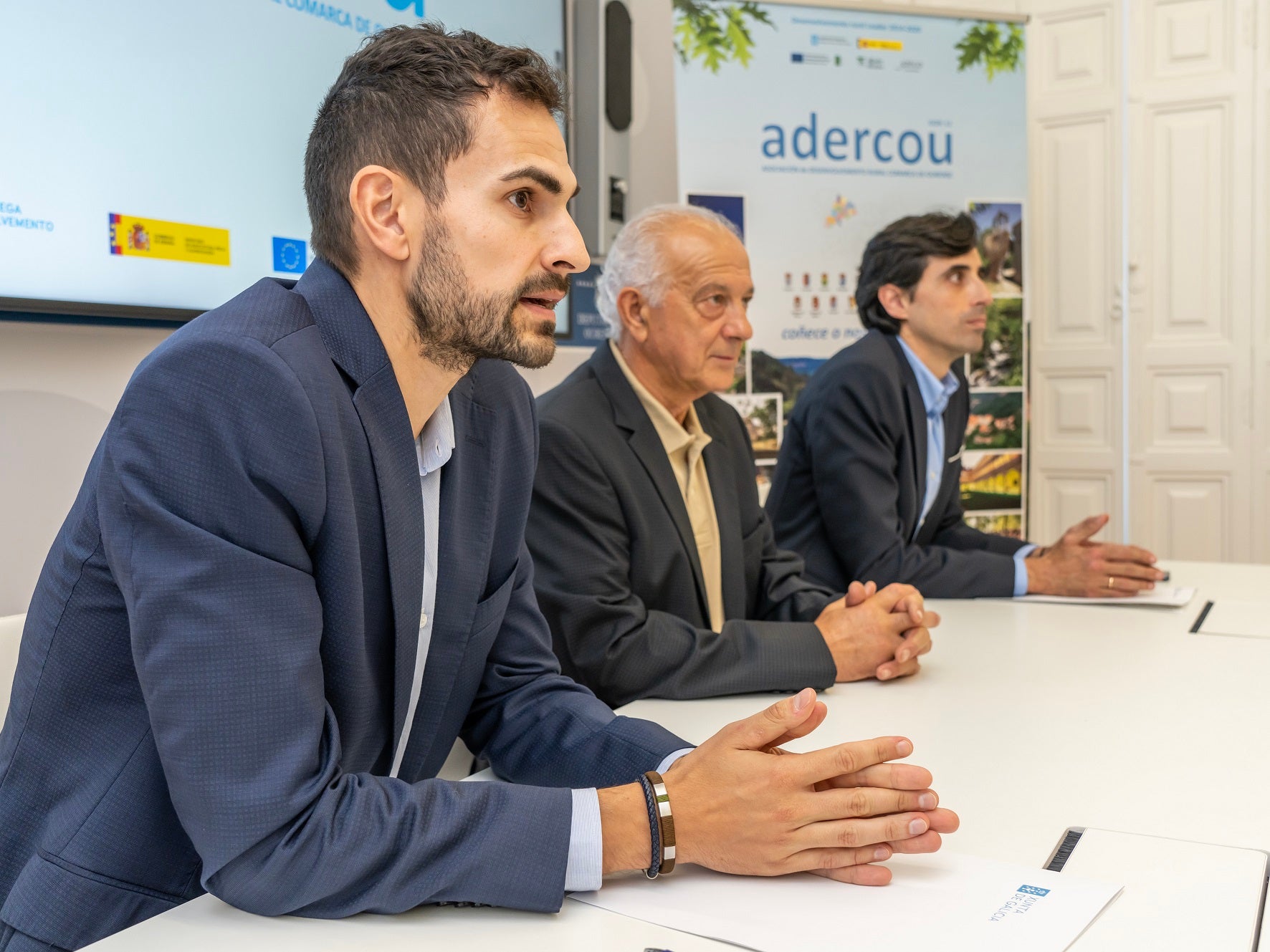 A Xunta apoia a 11 concellos de Ourense para reducir a súa factura eléctrica A Xunta apoia a 11 concellos de Ourense para reducir a súa factura eléctrica