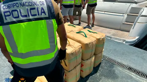 La Guardia Civil intercepta en Santa Pola una operación con hachís La Guardia Civil intercepta en Santa Pola una operación con hachís