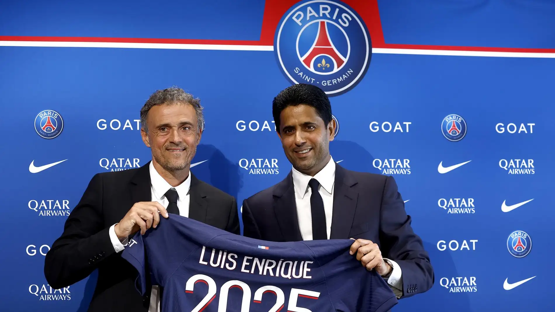 El seleccionador Luis Enrique posa con Nasser Al-Khelaïfi.