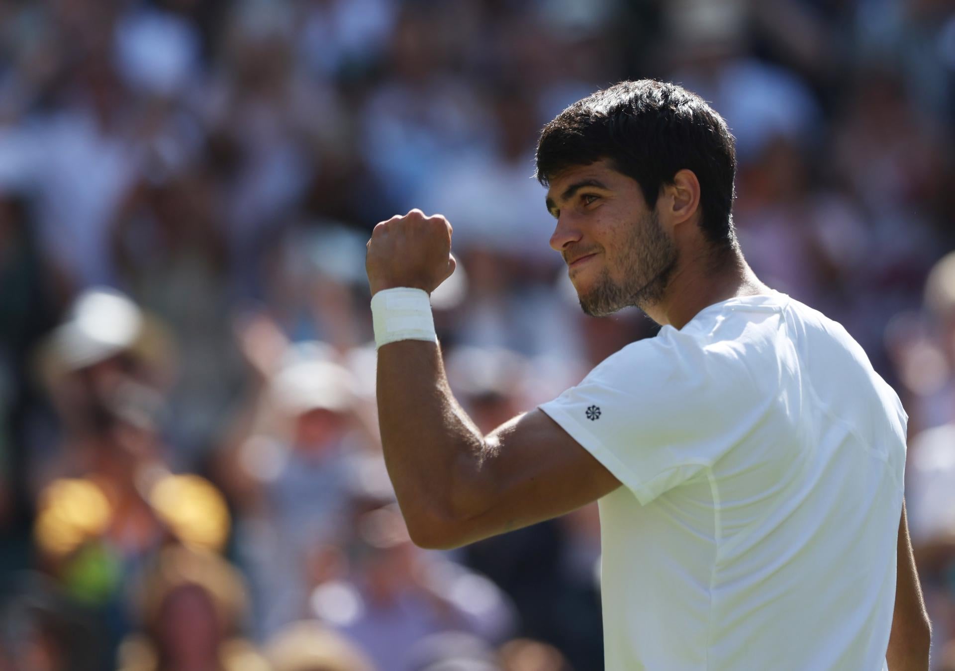 Alcaraz pasa a tercera ronda de Wimbledon tras ganar a Müller en tres sets Alcaraz pasa a tercera ronda de Wimbledon tras ganar a Müller en tres sets