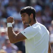 Carlos Alcaraz celebra su victoria en Wimbledon. Carlos Alcaraz celebra su victoria en Wimbledon.