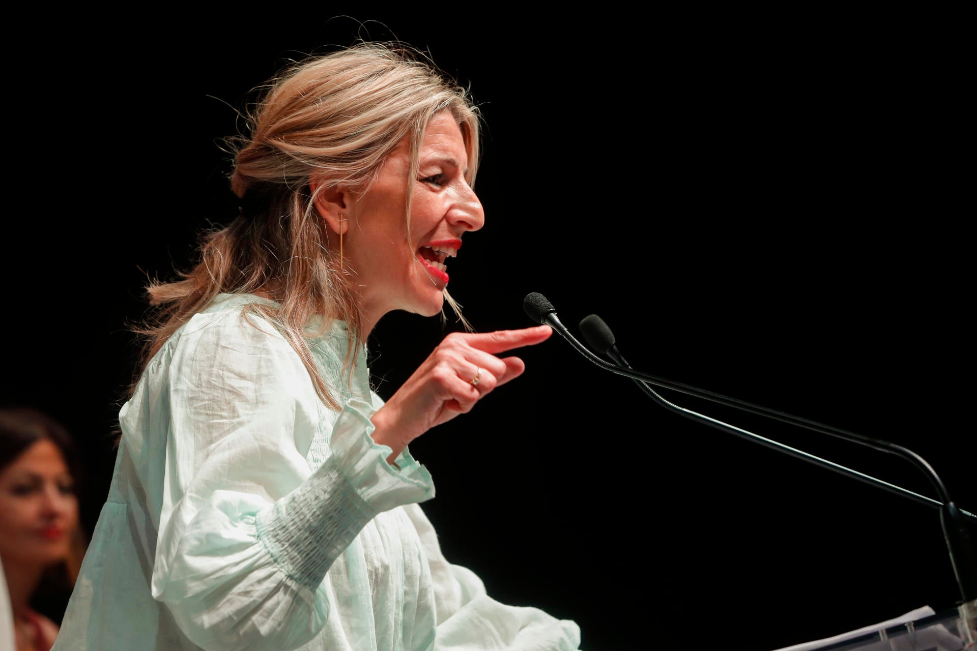 Yolanda Díaz advierte al PSOE: "Sumar no permitirá que se alargue la edad de jubilación" Yolanda Díaz advierte al PSOE: "Sumar no permitirá que se alargue la edad de jubilación"