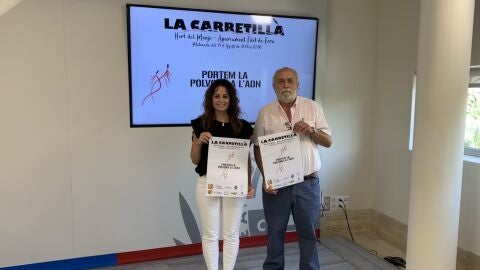 Concejala de Festejos, Inma Mora, y presidente de l'Associaci&oacute; de Carretillers i Tradicions d&rsquo;Elx, Jaime S&aacute;nchez