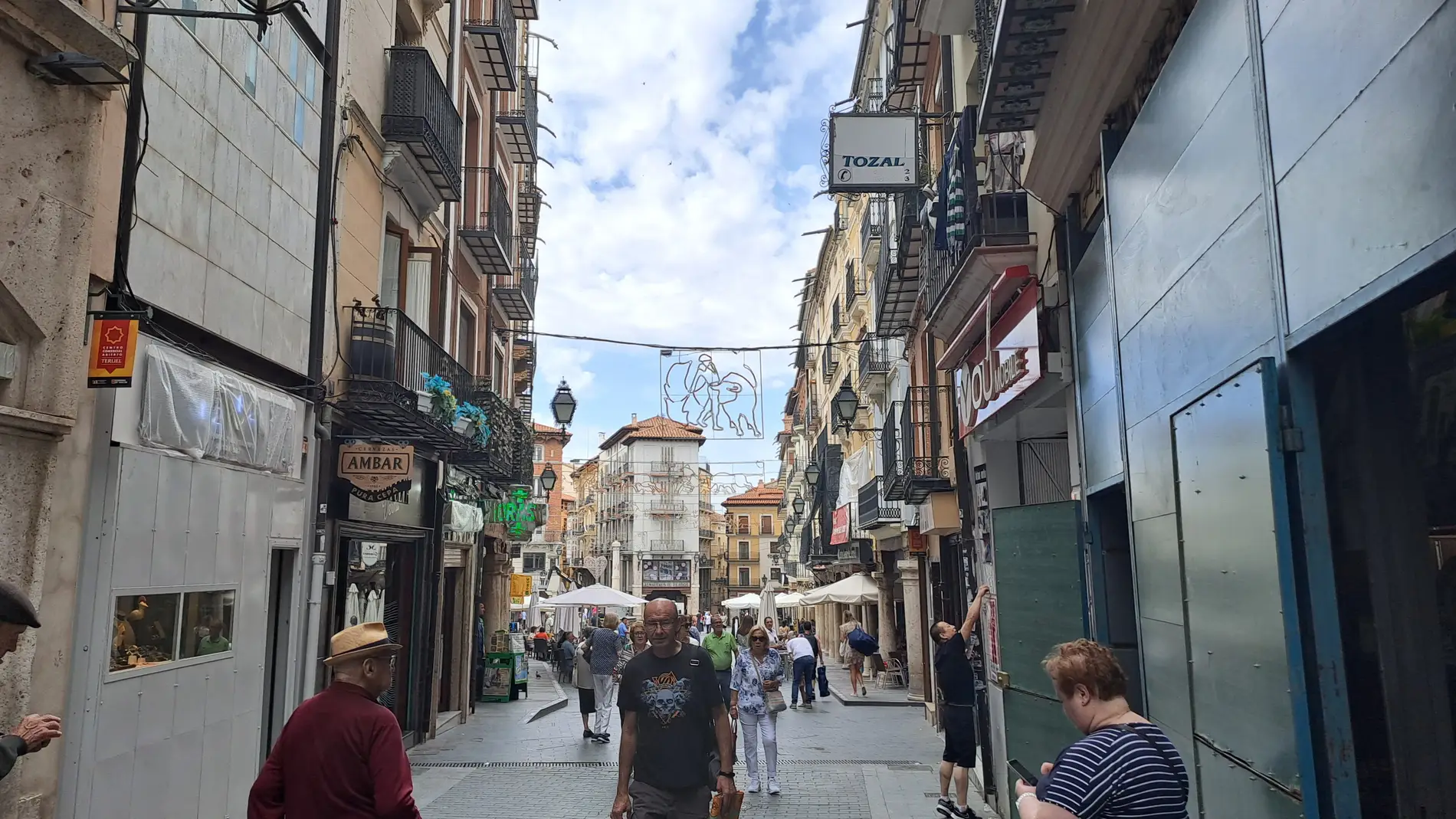 Las calles del centro de Teruel ya están preparadas para celebrar una nueva Vaquilla.