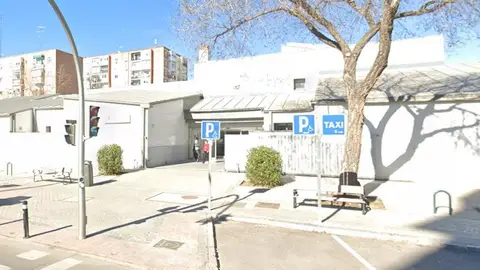Detenido un hombre que entró por la noche al centro de salud y se comió todos los yogures y varios fármacos. Detenido un hombre que entró por la noche al centro de salud y se comió todos los yogures y varios fármacos.