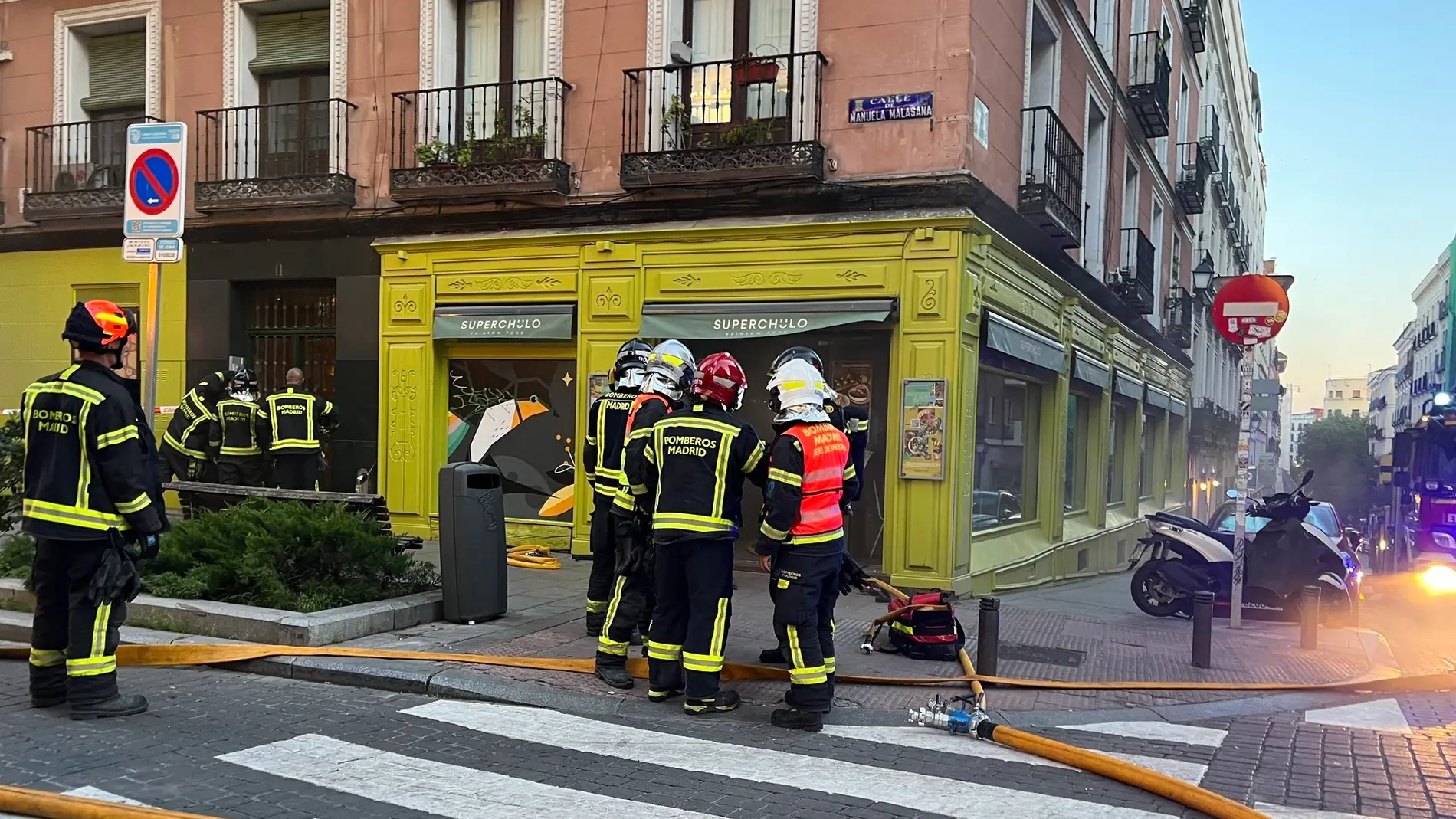 Seis atendidos por inhalación de humo por el incendio de una cocina en un restaurante de Malasaña