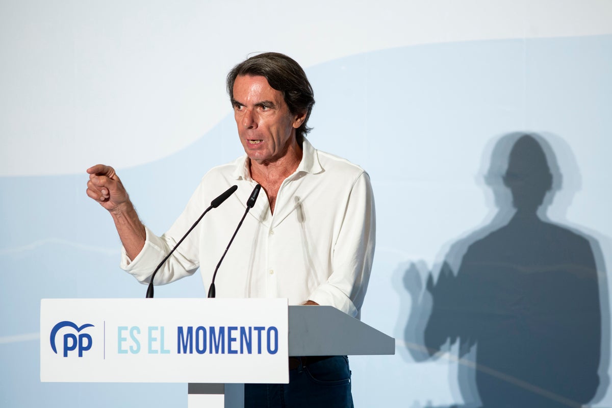 Aznar llama a cambiar el "narcisismo inútil" de Pedro Sánchez por la "competencia útil" de Feijóo Aznar llama a cambiar el "narcisismo inútil" de Pedro Sánchez por la "competencia útil" de Feijóo