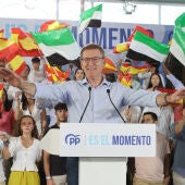 El líder del PP, Alberto Núñez Feijóo, en un acto electoral en Extremadura