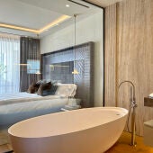 Detalle del baño del dormitorio principal de una vivienda Fendi, de la promotora Sierra Blanca, en Marbella