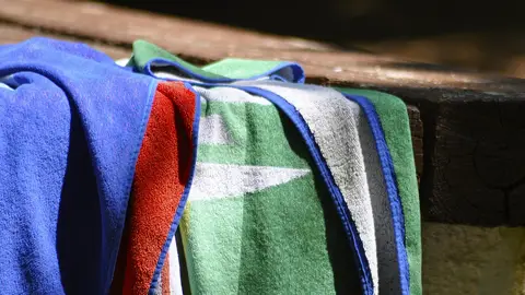 Toallas Esta es la frecuencia con la que hay que lavar las toallas y ropa de baño, según los expertos