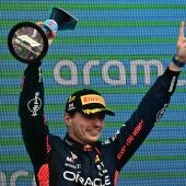 Max Verstappen celebra el podio en el GP de Gran Bretaña
