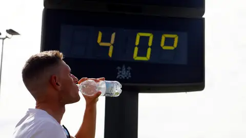 Imagen de archivo de temperaturas que marcan hasta los 40 grados Llega una nueva ola de calor: temperaturas sofocantes de hasta 44 grados con noches tórridas de al menos 25 grados