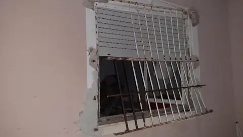 La Policía Local detiene a dos personas por allanamiento de una casa de campo en Peña de las Águilas La Policía Local detiene a dos personas por allanamiento de una casa de campo en Peña de las Águilas
