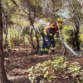 Un incendio quema 500 m2 de monte en Sierra Helada Un incendio quema 500 m2 de monte en Sierra Helada