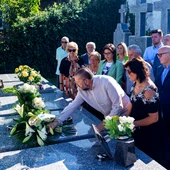 Homenaxe na Merca a Miguel Ángel Blanco no cemiterio de Faramontaos Homenaxe na Merca a Miguel Ángel Blanco no cemiterio de Faramontaos