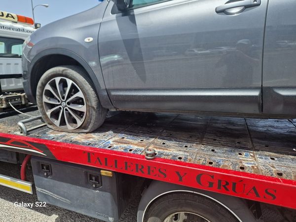 Rajan las ruedas del coche particular del Teniente de Alcalde de VOX en Miguelturra Rajan las ruedas del coche particular del Teniente de Alcalde de VOX en Miguelturra