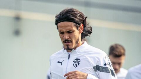 Edinson Cavani rechaza 10 millones de Arabia