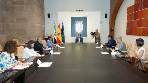 El Consejo de Gobierno actualizaba el informe de traspaso de poderes para garantizar una Transición Modélica El Consejo de Gobierno actualizaba el informe de traspaso de poderes para garantizar una Transición Modélica
