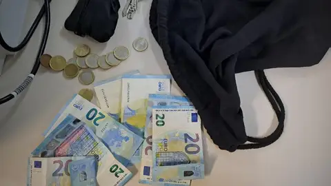 Detenido por un robo con forcejeo a una mujer en el portal de su domicilio en Elche. Detenido por un robo con forcejeo a una mujer en el portal de su domicilio en Elche.