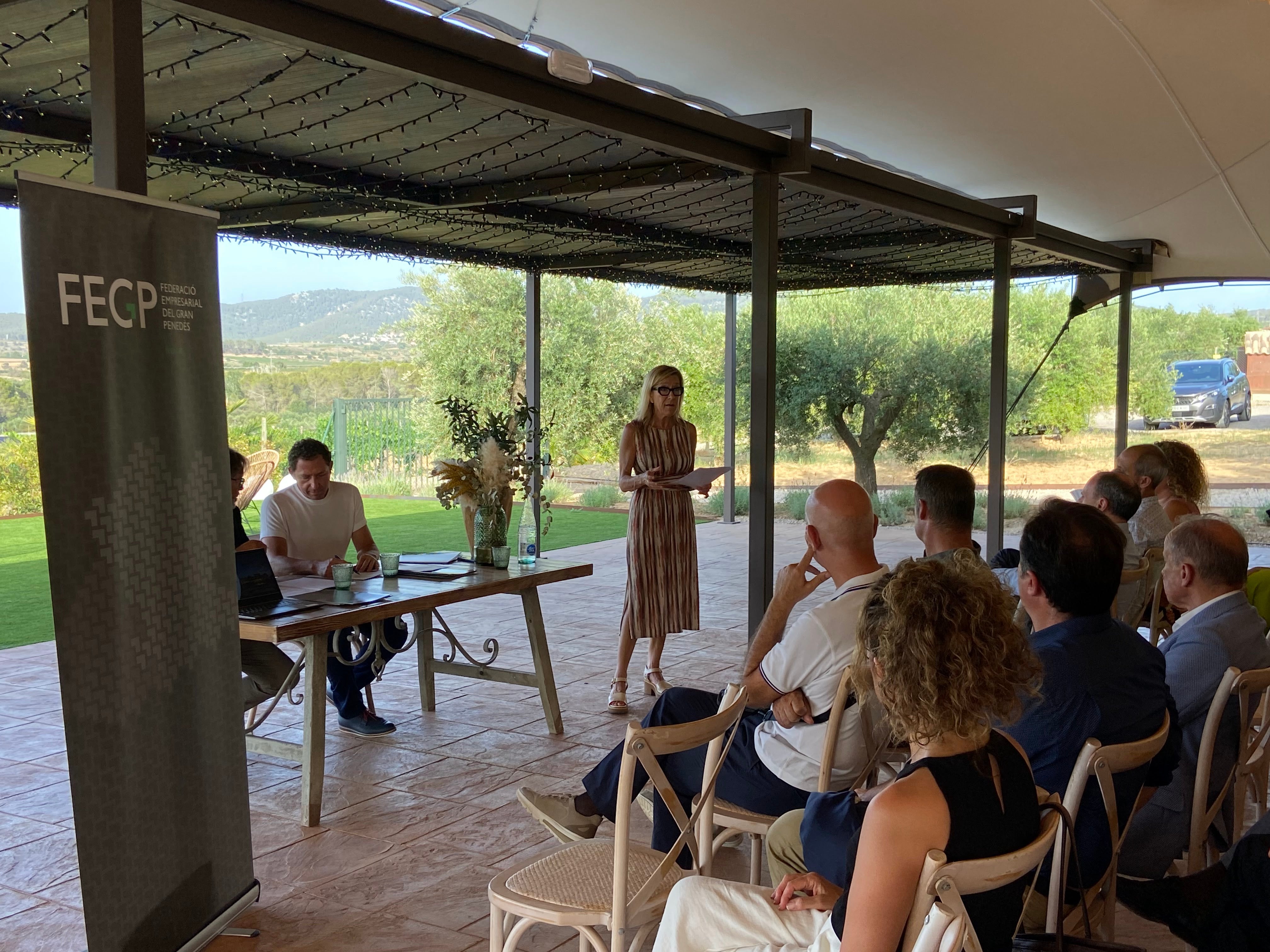 Neus Lloveras, quatre anys més al capdavant de la Federació Empresarial del Gran Penedès Neus Lloveras, quatre anys més al capdavant de la Federació Empresarial del Gran Penedès