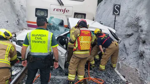 Fallece uno de los ocupantes del turismo arrollado por un tren en Lugo. Imagen: Guardia Civil. Turismo arrollado en Lugo