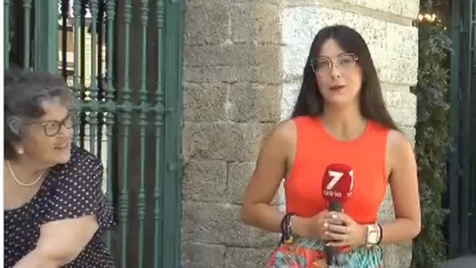 El vídeo viral de una señora gaditana piropeando a una reportera en Cádiz El vídeo viral de una señora gaditana piropeando a una reportera en Cádiz
