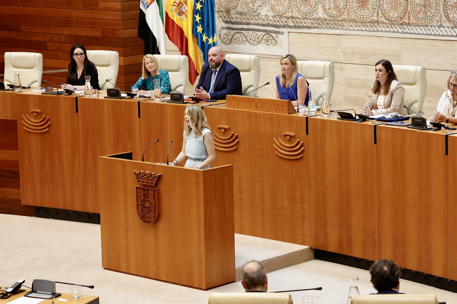 Guardiola aspira a 4 años de estabilidad y lealtad junto a VOX y anuncia que asumirá las políticas de igualdad Guardiola aspira a 4 años de estabilidad y lealtad junto a VOX y anuncia que asumirá las políticas de igualdad