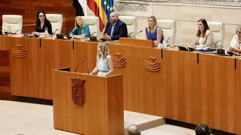 Guardiola aspira a 4 años de estabilidad y lealtad junto a VOX y anuncia que asumirá las políticas de igualdad Guardiola aspira a 4 años de estabilidad y lealtad junto a VOX y anuncia que asumirá las políticas de igualdad