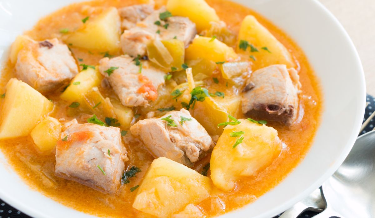 El tradicional Marmitako vasco, debe su nombre al recipiente donde se cocina, la marmita El tradicional Marmitako vasco, debe su nombre al recipiente donde se cocina, la marmita