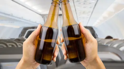 Estas son las multas que te pueden poner al viajar en avión: usar el móvil, fumar o emborracharse Estas son las multas que te pueden poner al viajar en avión: usar el móvil, fumar o emborracharse