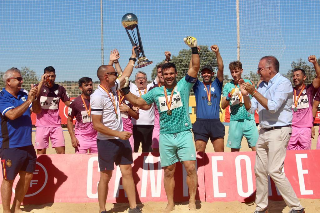El Málaga CF En Pie asciende a Primera División El Málaga CF En Pie asciende a Primera División