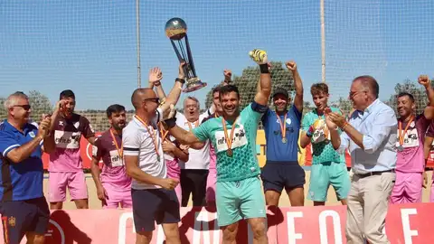 El Málaga CF En Pie celebrando el título El Málaga CF En Pie celebrando el título
