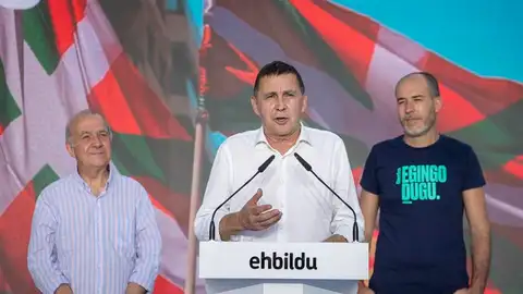 Otegi pide el voto a Bildu para "parar el autoritarismo de Núñez 'Feivox'" Otegi pide el voto a Bildu para "parar el autoritarismo de Núñez 'Feivox'"