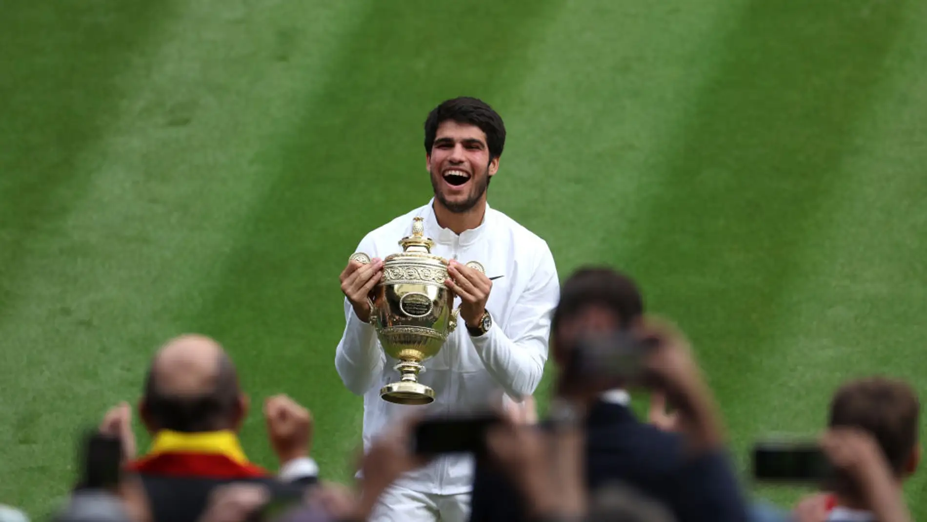 Alcaraz recibe emotivas felicitaciones tras su triunfo histórico en Wimbledon