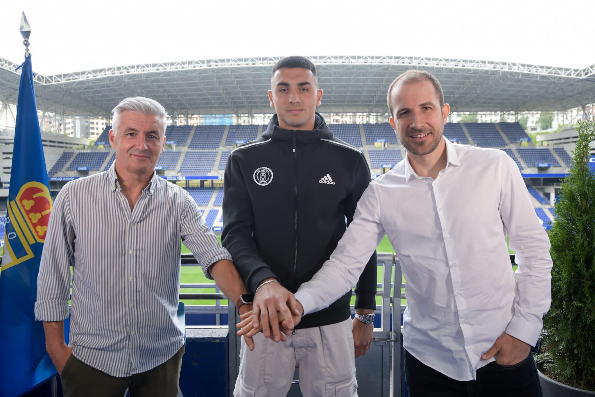 Roberto Suárez confirma el interés por Alemao en la presentación de Leo Román Roberto Suárez confirma el interés por Alemao en la presentación de Leo Román