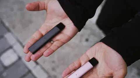 Los riesgos del vapeo, la nueva forma de fumar especialmente en jóvenes Los riesgos del vapeo, la nueva forma de fumar especialmente en jóvenes