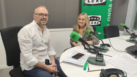 Juan Andr&eacute;s Rej&oacute;n con la alcladesa Marifr&aacute;n Carazo en M&aacute;s de uno Granada