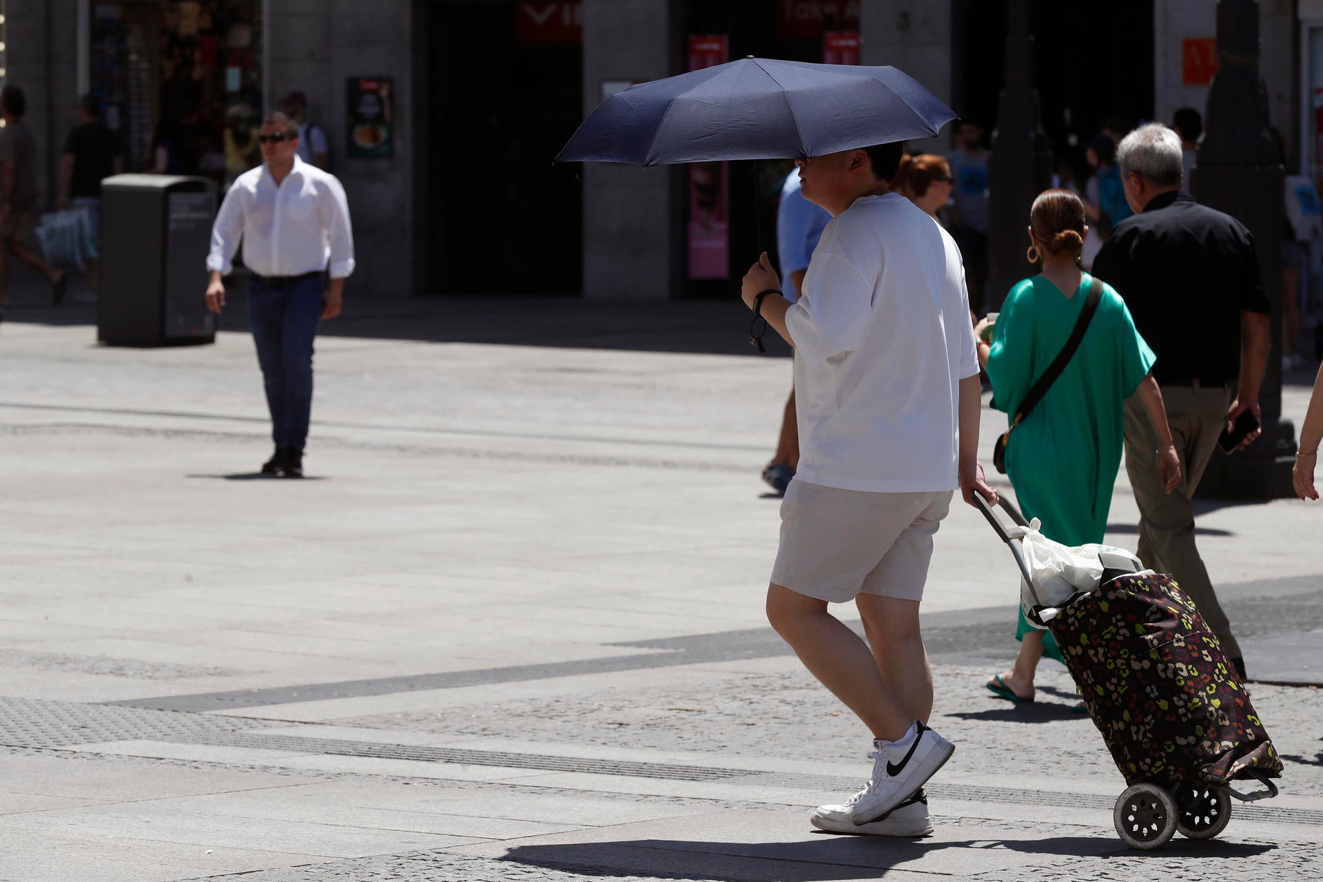 Una nueva ola de calor dispara los termómetros por encima de los 40 grados en gran parte del país con noches "tropicales" Una nueva ola de calor dispara los termómetros por encima de los 40 grados en gran parte del país con noches "tropicales"