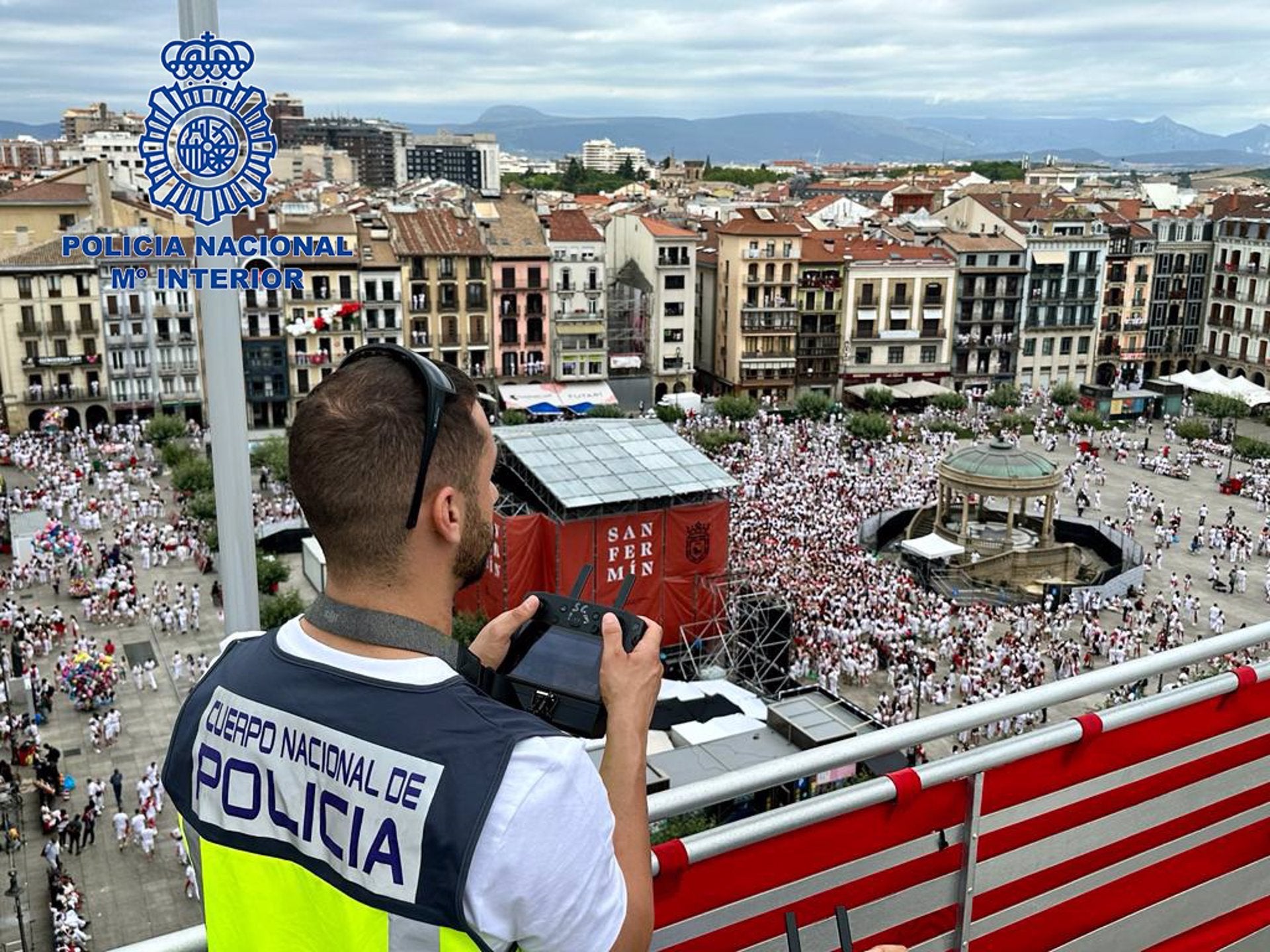 La Policía Nacional denuncia a los pilotos de cinco drones no autorizados durante los Sanfermines La Policía Nacional denuncia a los pilotos de cinco drones no autorizados durante los Sanfermines