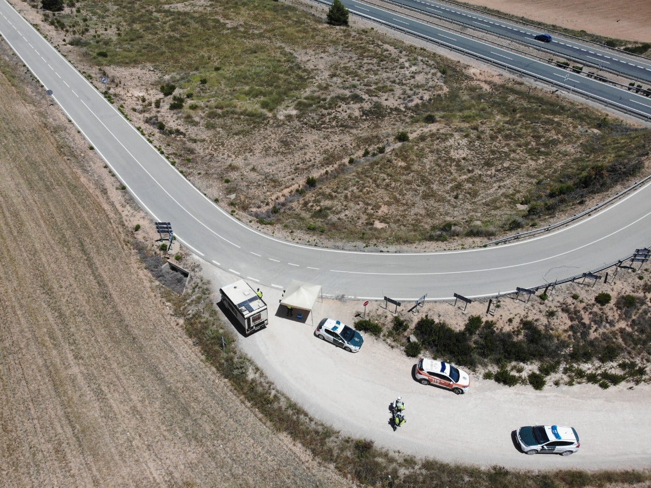 Intentan desalojar una fiesta ilegal que comenzó este fin de semana en Almansa Intentan desalojar una fiesta ilegal que comenzó este fin de semana en Almansa