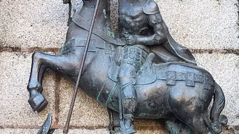 Estatua de San Jorge Estatua de San Jorge