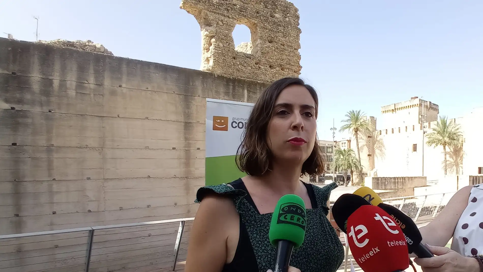 Esther Díez, portavoz de Compromís per Elx en una rueda de prensa. Esther Díez, portavoz de Compromís per Elx en una rueda de prensa.