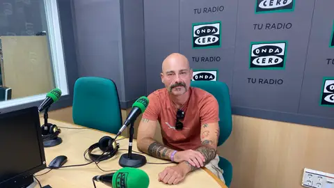 Txema Guijarro, en los estudios de Onda Cero Elche. Txema Guijarro, en los estudios de Onda Cero Elche.
